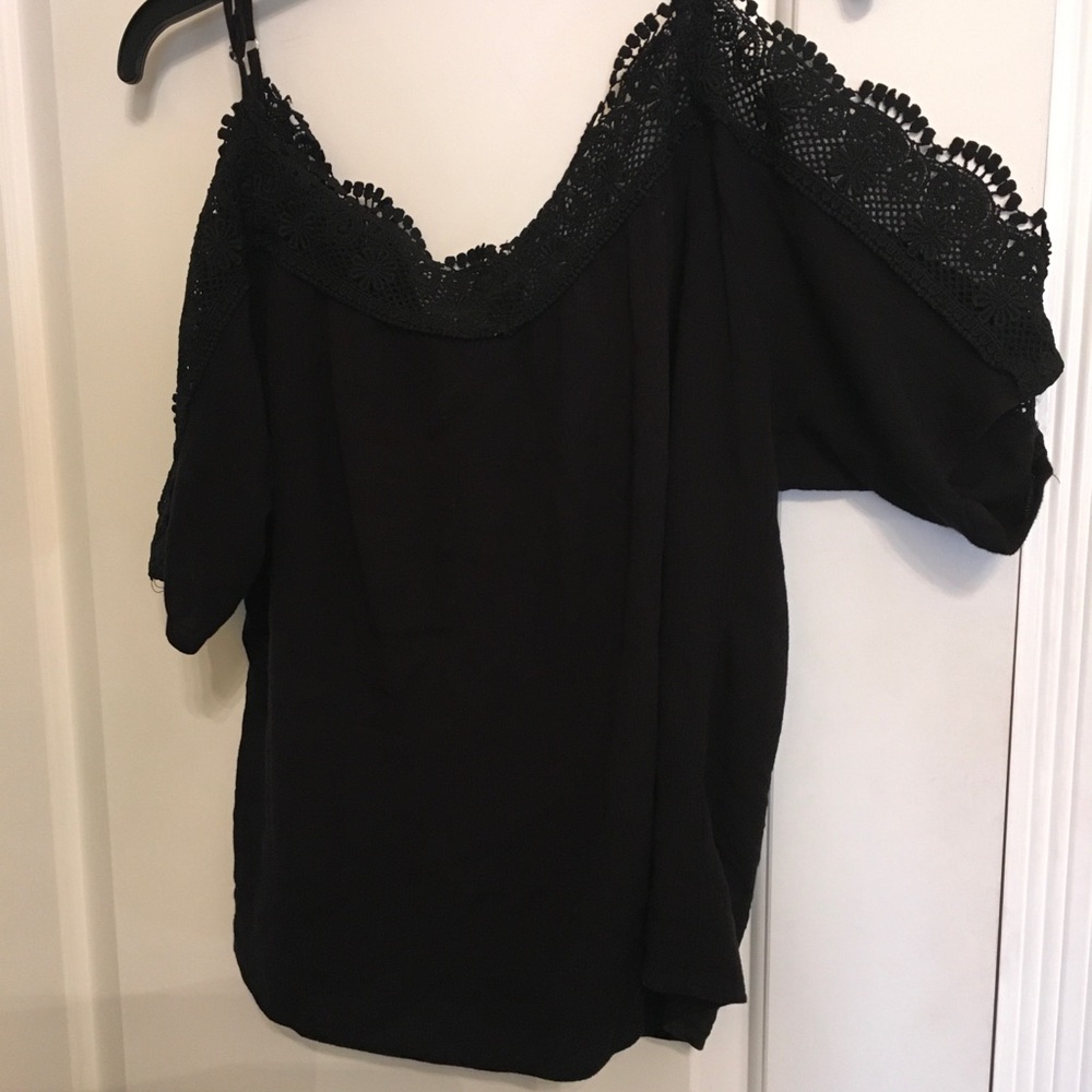 Black Lace-Trim Cold Shoulder Women's Top, like new! Beautiful. XL